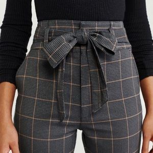 Small Abercrombie & Fitch High Waisted Tapered Pants in Grey Plaid